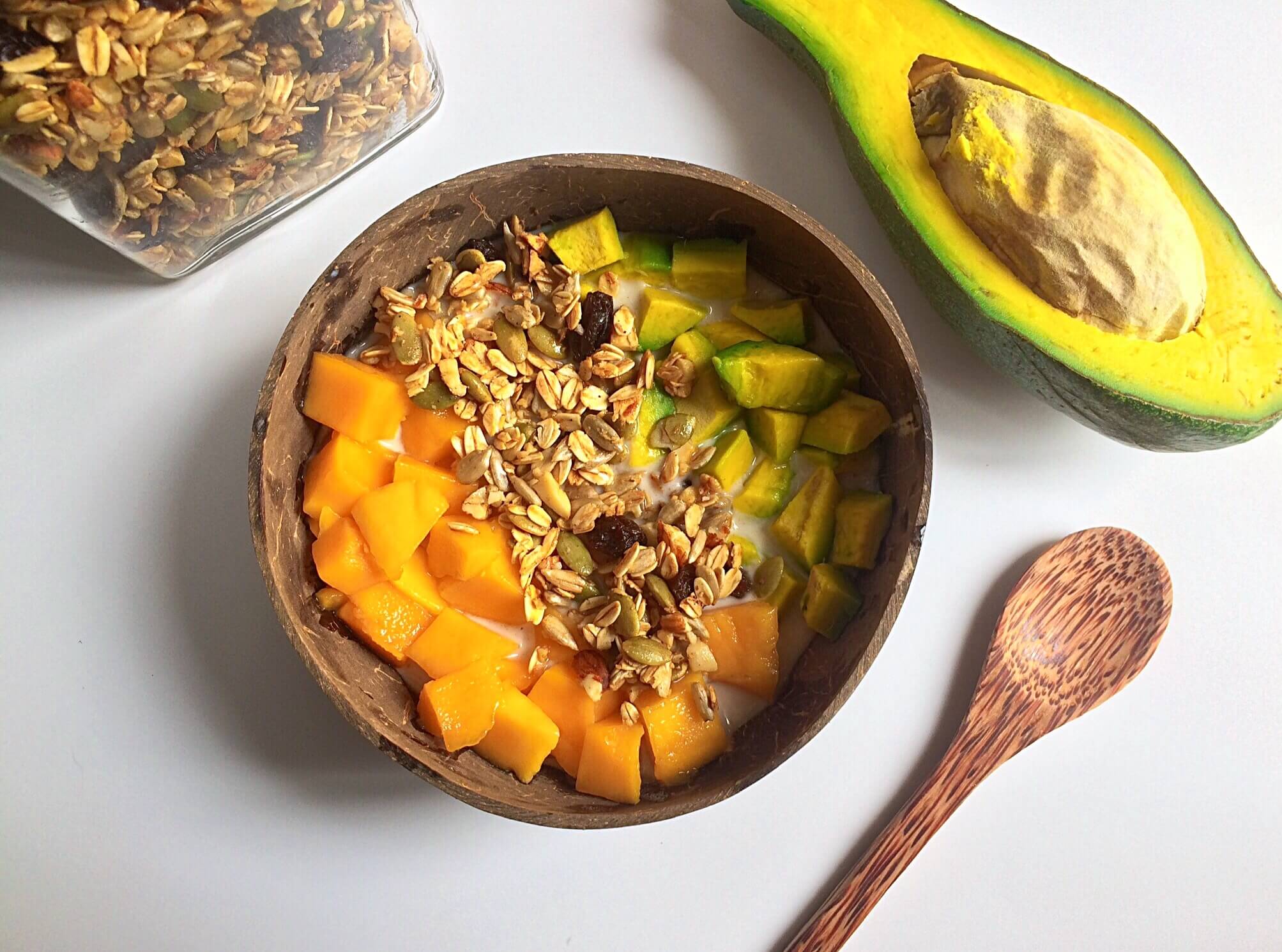 Sinh tố xoài granola