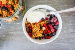 Granola Hy Hạp với sữa chua