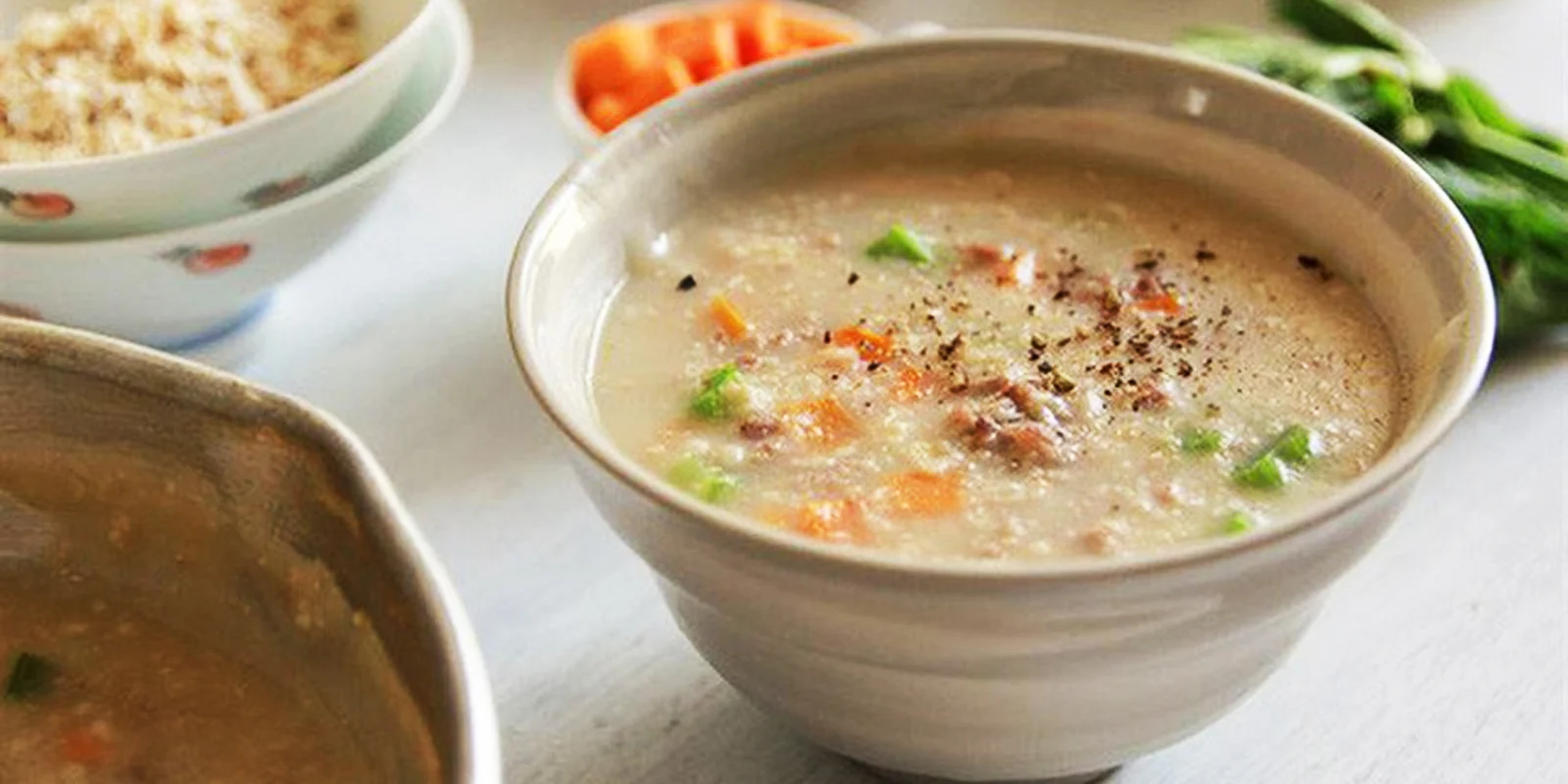 Cháo yến mạch granola với thịt bò