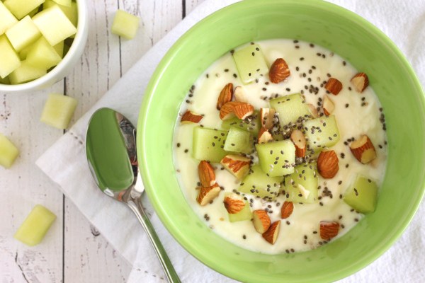 Granola trộn chung dưa gang hạt chia